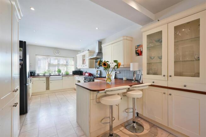 Holly Hill Drive, Banstead photo 4