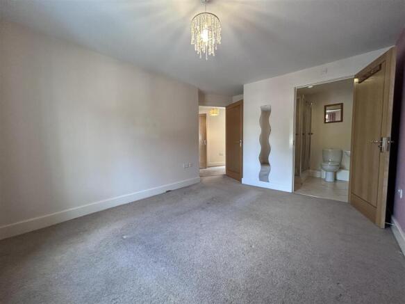 2 bed Apartment for sale Image 5