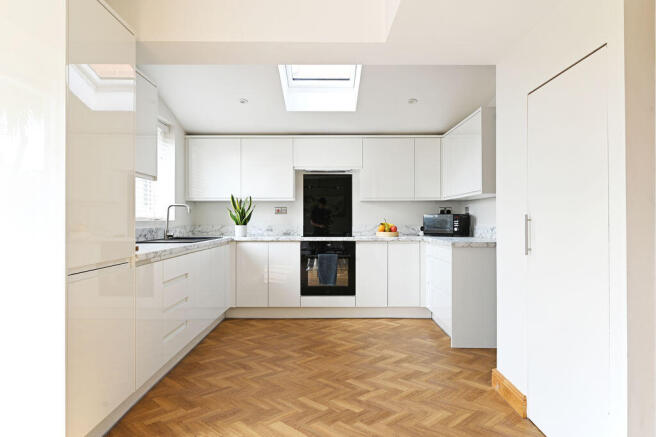 3 bed Semi-Detached for sale Image 12