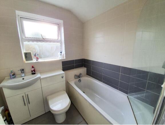 36 Lanercost Way bathroom.jpg