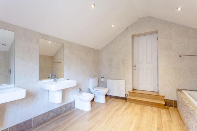 4 bed Terraced for sale Image 11
