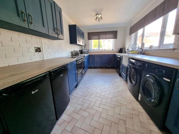 Kitchen/ Breakfast Room