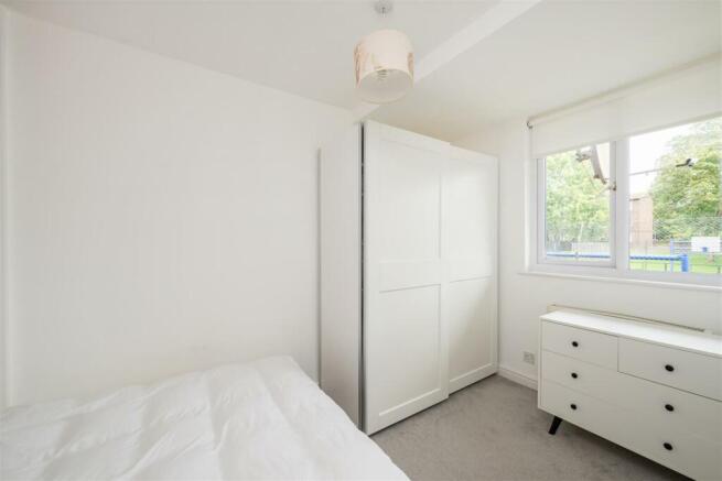 Dowdeswell Close Hi-10.jpg
