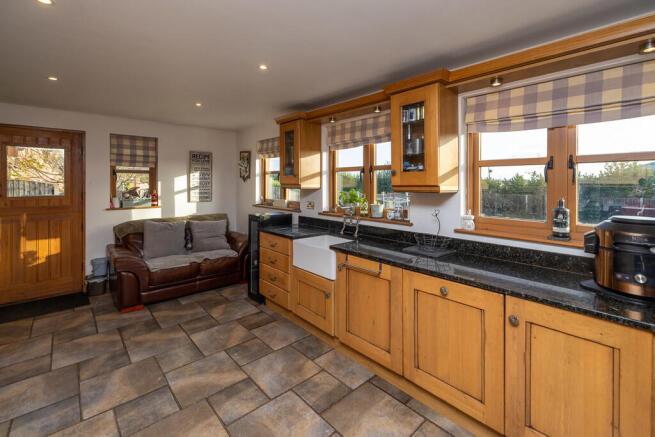 4 bed Detached for sale Image 11