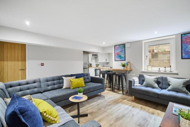 7 bed House to rent Image 5