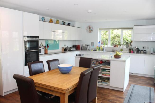 kitchen/dining room