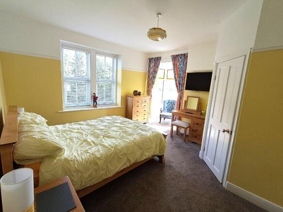 6 bed Semi-Detached for sale Image 10