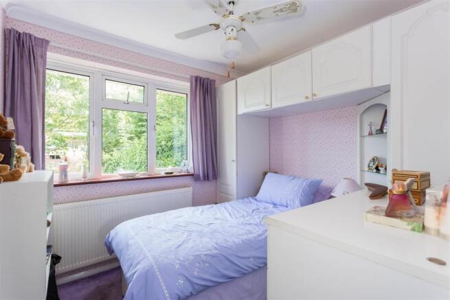 6 Leacroft Close4.jpg