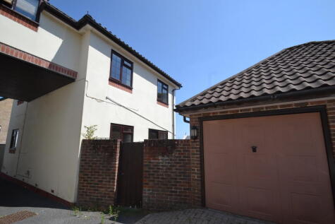 Victoria Road, Cowes, Isle Of Wight, PO31