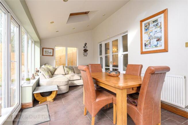 4 bed Detached for sale Image 7