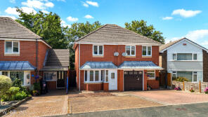 17, Riverfield Grove, Tamworth B77 3NB