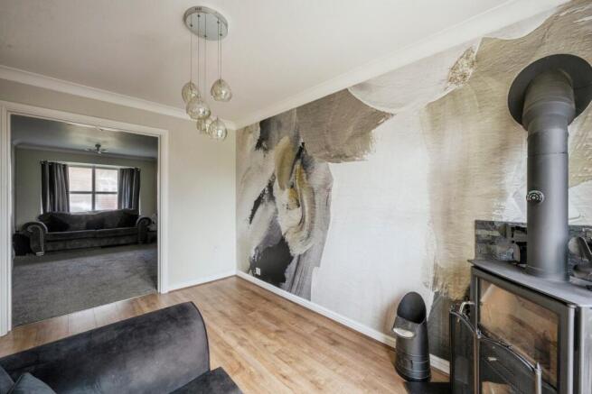 4 bed Detached for sale Image 9