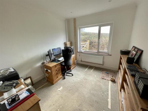 DOUBLE BEDROOM/STUDY