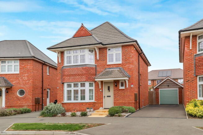 3-bed detached on Heron Drive, Meon Vale, Stratford-upon-Avon, CV37 8YH, £425,000