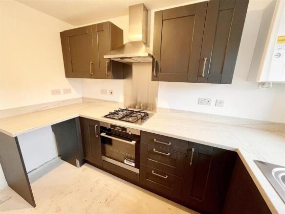 3 bed Detached to rent Image 4