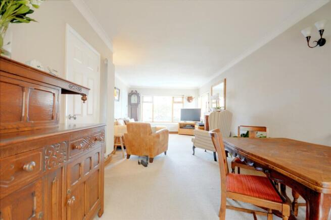 Lounge/Dining Room