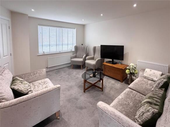 4 bed Detached for sale Image 9