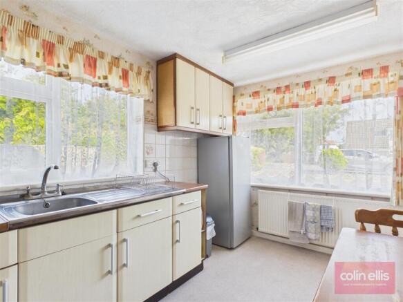 2 bed Semi-Detached Bungalow for sale Image 7