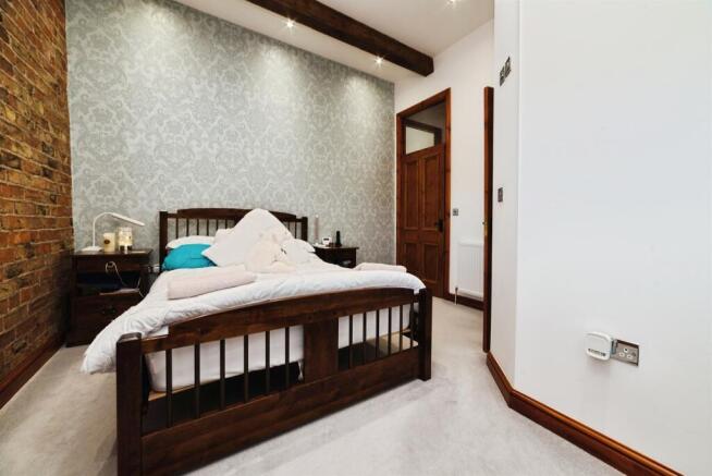 3 bed Barn Conversion for sale Image 10