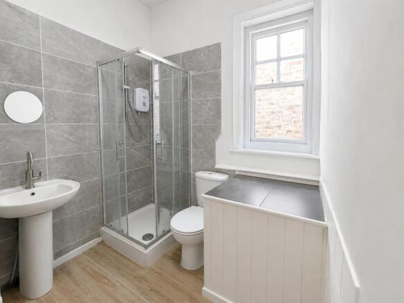 Bathroom OLD -FFF 7a Duke St.jpg