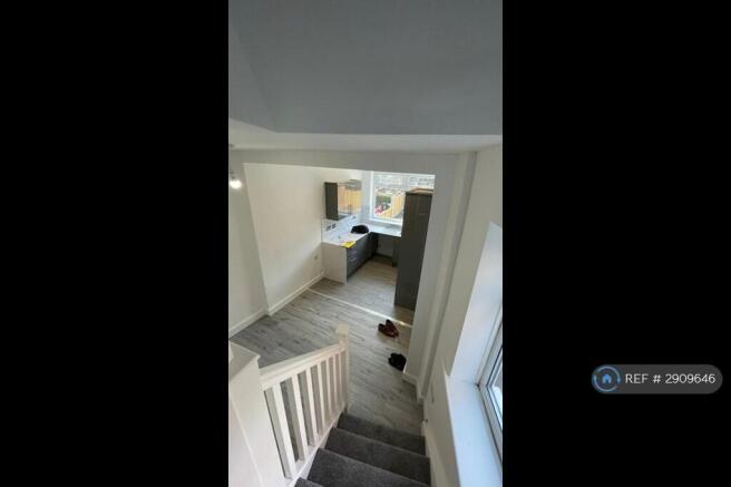 3 bed Terraced to rent Image 4