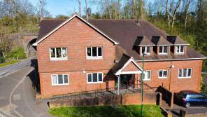 Flat 6, Bridgers House, Balcombe Road, Haywards Heath RH16 1NR