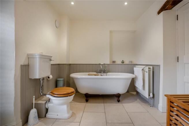 5 bed Detached for sale Image 11