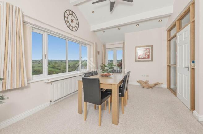 4 bed Detached for sale Image 8