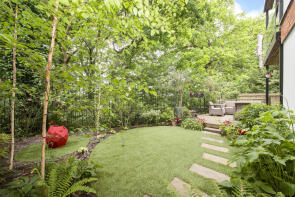 7, Savernake Court, Highwood Close, London SE22 8NQ