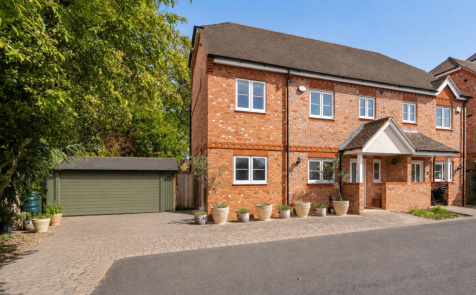 Copper Horse Court, Windsor