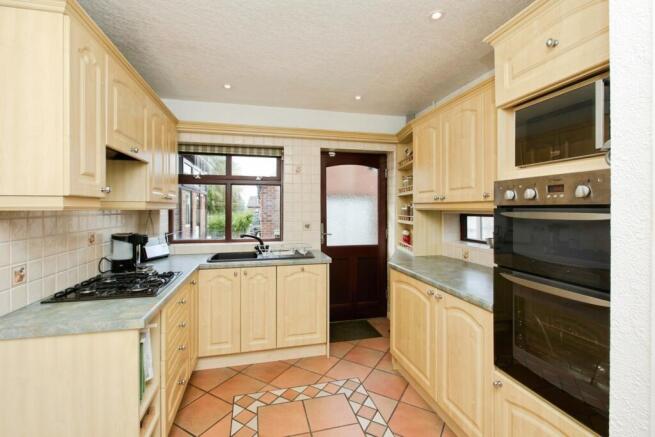 Saxon Close, Burton-on-Trent, Staffordshire, DE15 photo 3