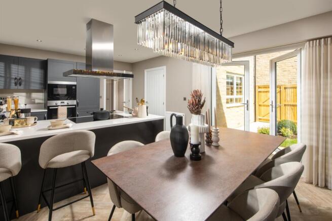 5 bed Detached for sale Image 4