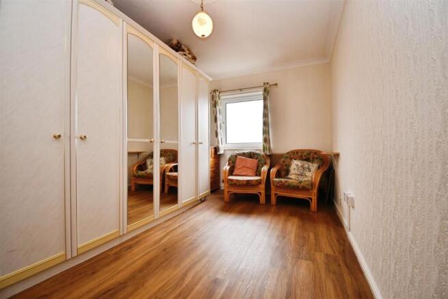 2 bed Retirement Property for sale Image 9