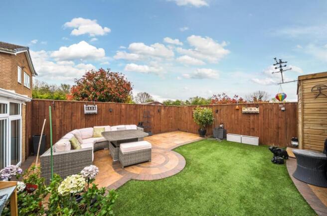 5 bed Detached for sale Image 7