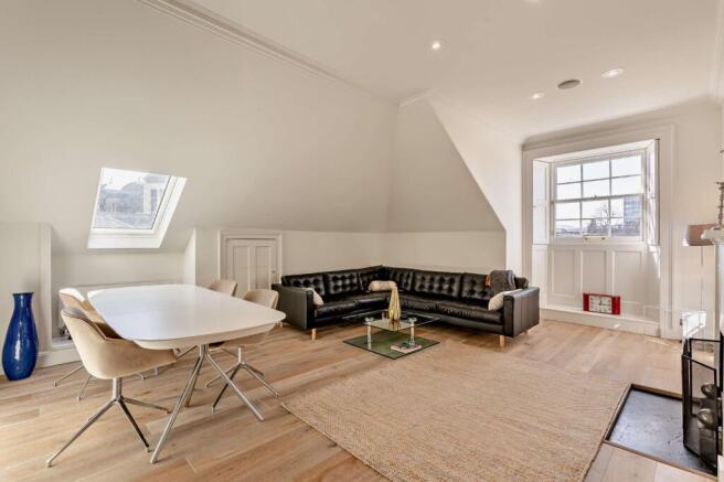 Generous Lounge