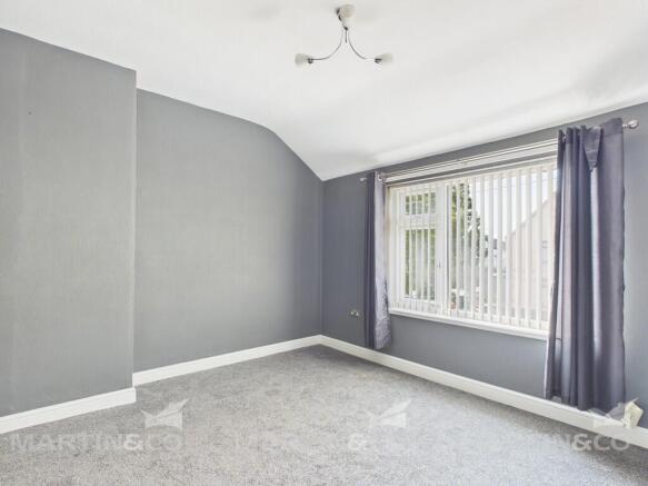 2 bed Terraced to rent Image 6