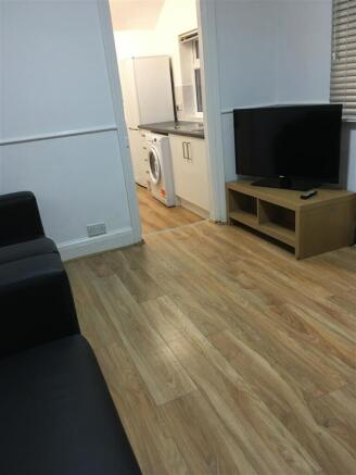 54) 5 Falmouth Street Living Room 04.12.2020.JPG