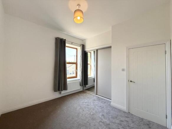 2 bed End of Terrace to rent Image 10