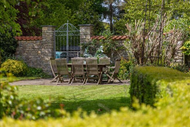 5 bed Detached for sale Image 5