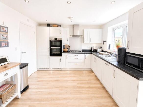 4 bed Detached for sale Image 6