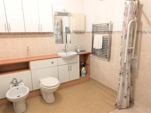 Bath/Shower Room