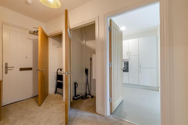 8658266-interior16.jpg
