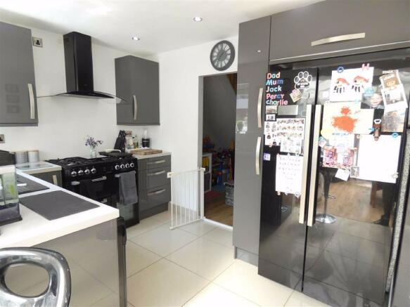 MODERN KITCHEN