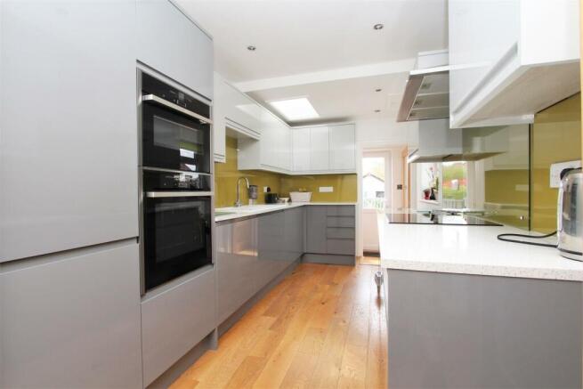 KITCHEN.JPG