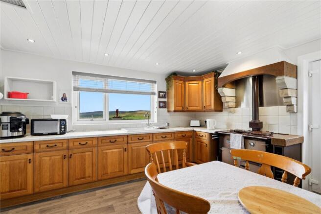 4 bed Semi-Detached for sale Image 8