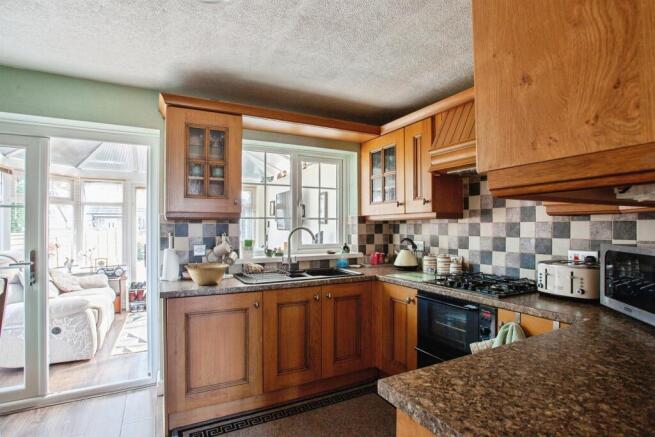 3 bed Semi-Detached for sale Image 6