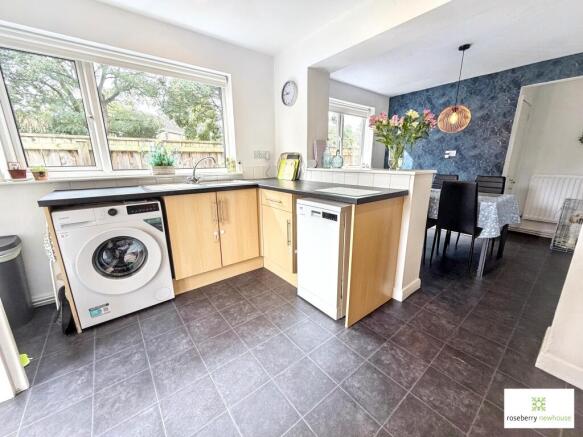 3 bed Semi-Detached for sale Image 9