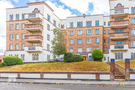 Sea Road, Bournemouth, BH5 1