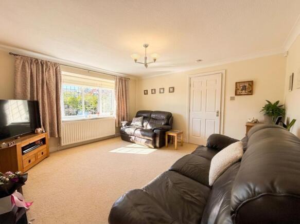 4 bed Detached for sale Image 7