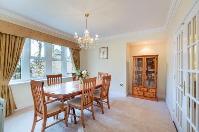 5 bed Detached for sale Image 5